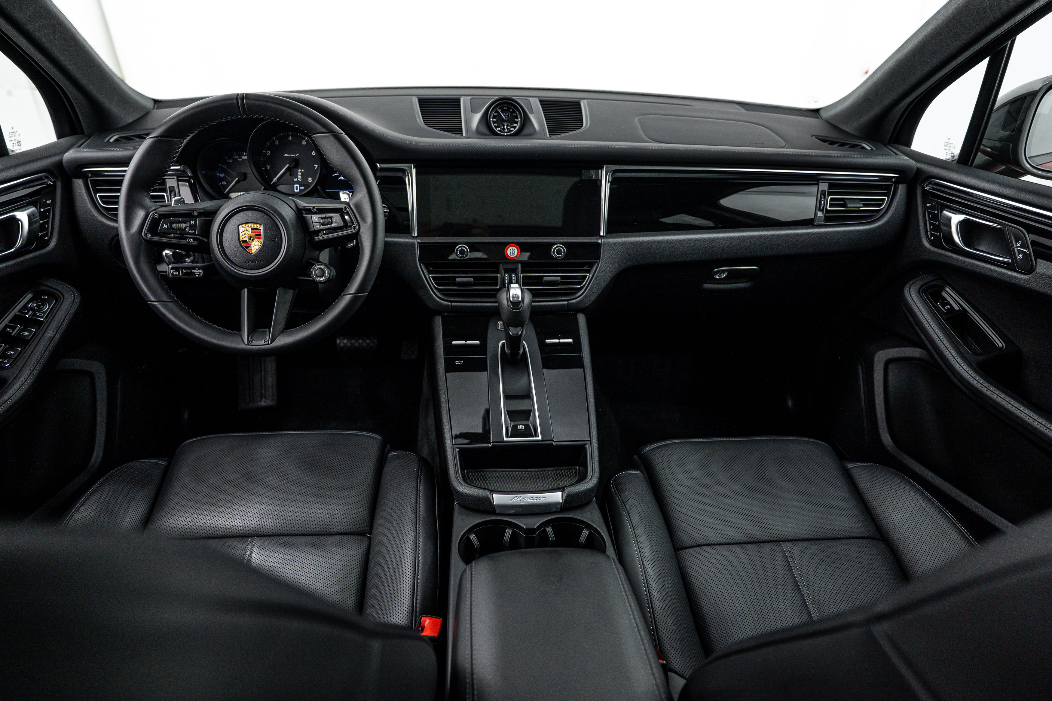 Certified 2026 Porsche Macan Turbo AWD/4WD image 12