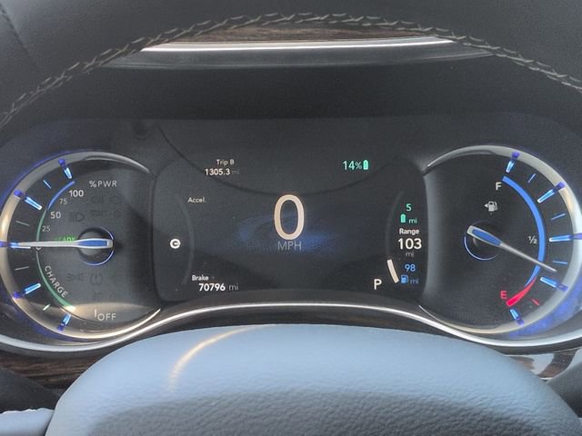 Used 2023 Chrysler Pacifica Limited FWD image 18