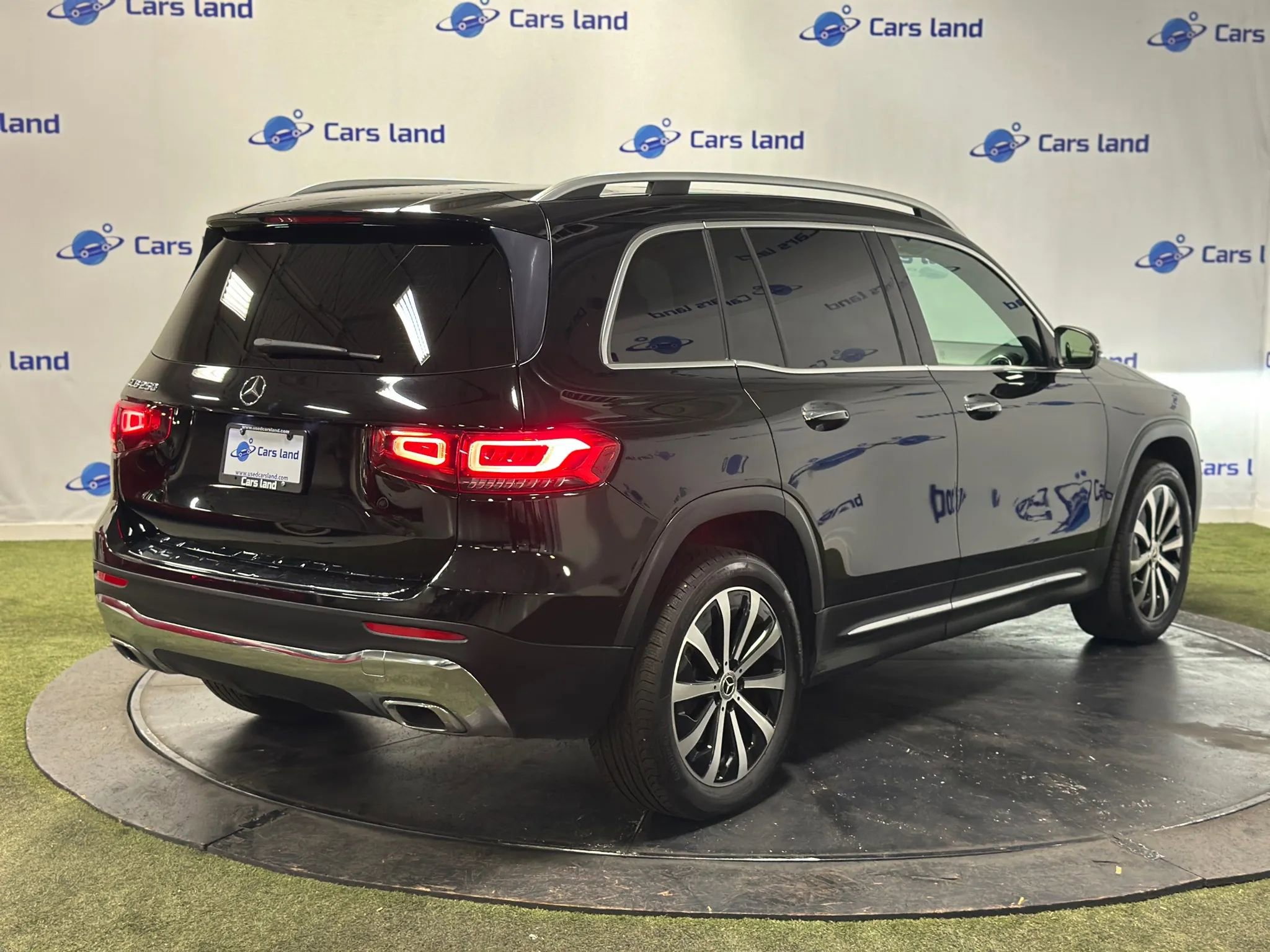 Used 2021 Mercedes-Benz GLB 250 GLB 250 Sport Utility 4D image 3