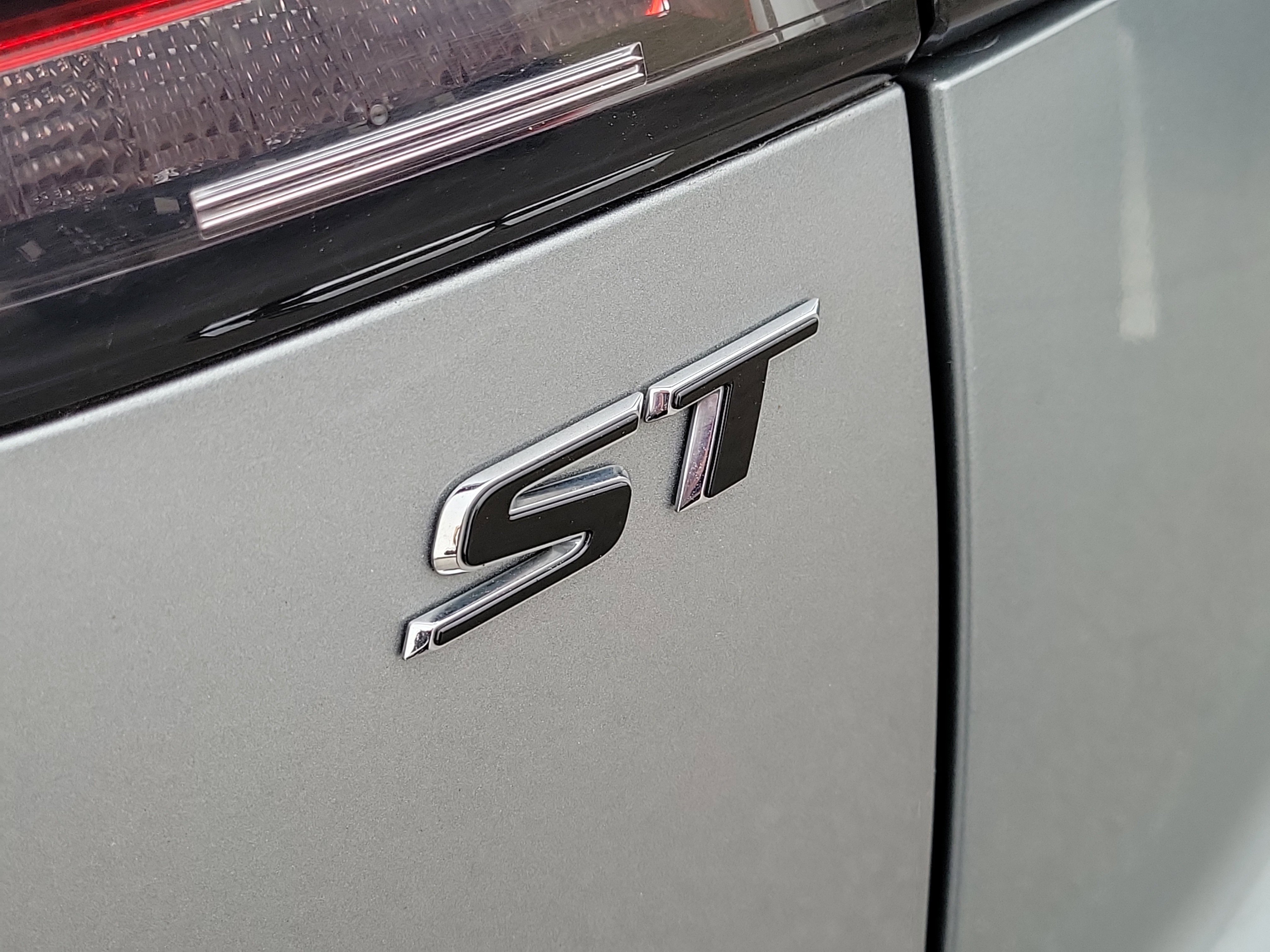 Used 2023 Buick Envision Essence w/ Sport Touring Package image 6