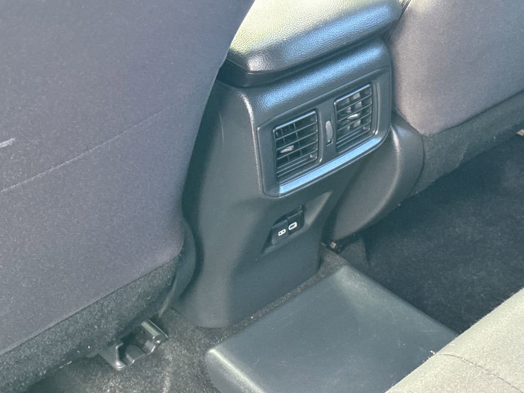 Used 2023 Toyota RAV4 SE image 35