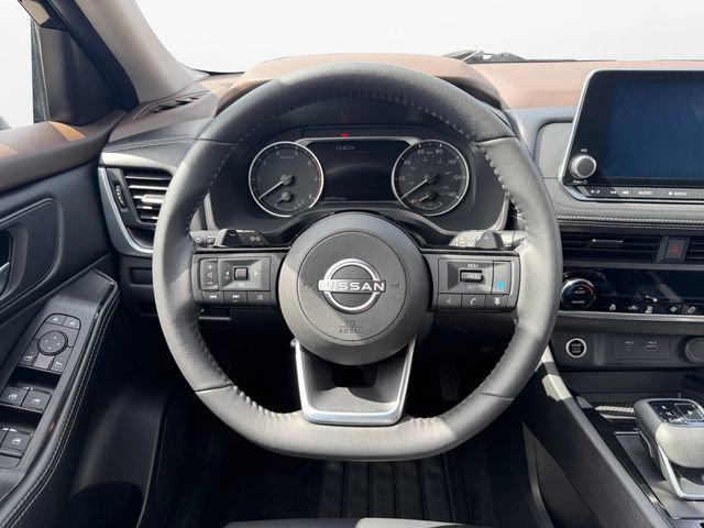 Used 2023 Nissan Rogue SV w/ SV Premium B Package image 12