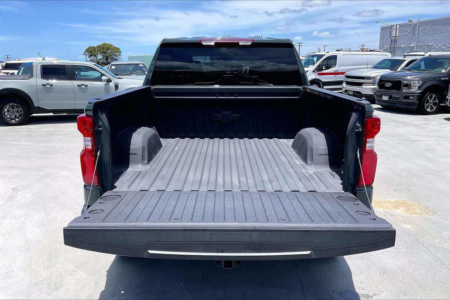 Used 2025 Chevrolet Silverado 1500 LT Trail Boss w/ Dark Appearance Package AWD/4WD image 18