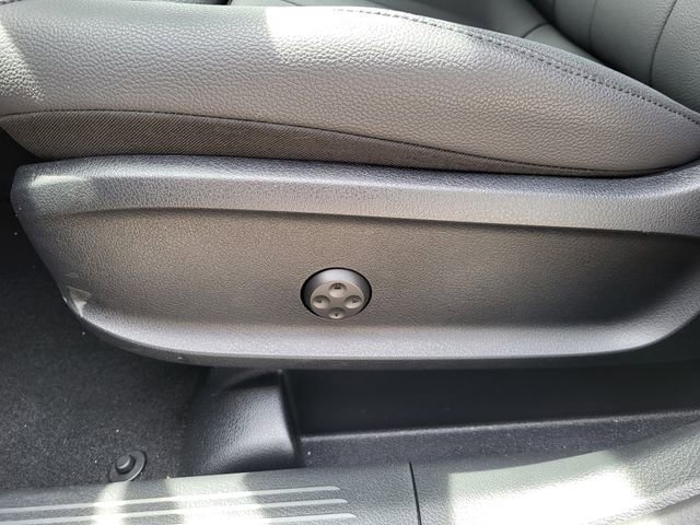 Certified 2025 Mercedes-Benz GLB 250 4MATIC image 11