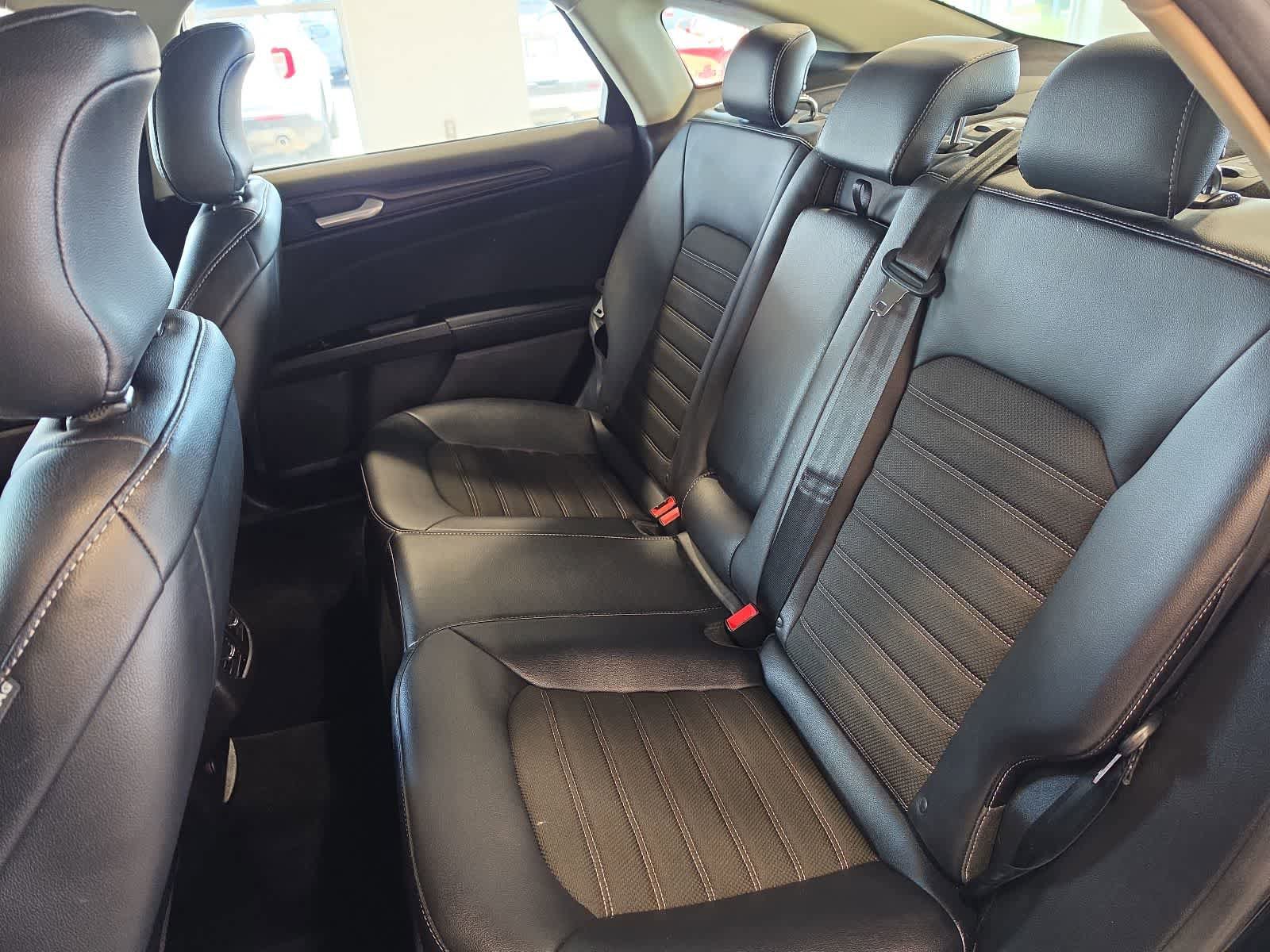 Used 2018 Ford Fusion SE w/ Equipment Group 601A FWD image 30