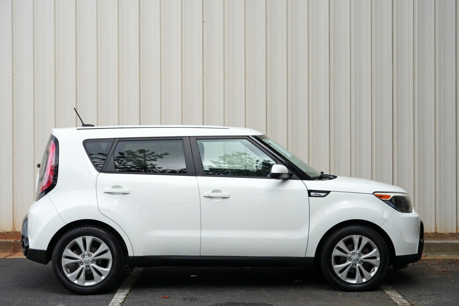 Used 2016 Kia Soul + FWD image 44