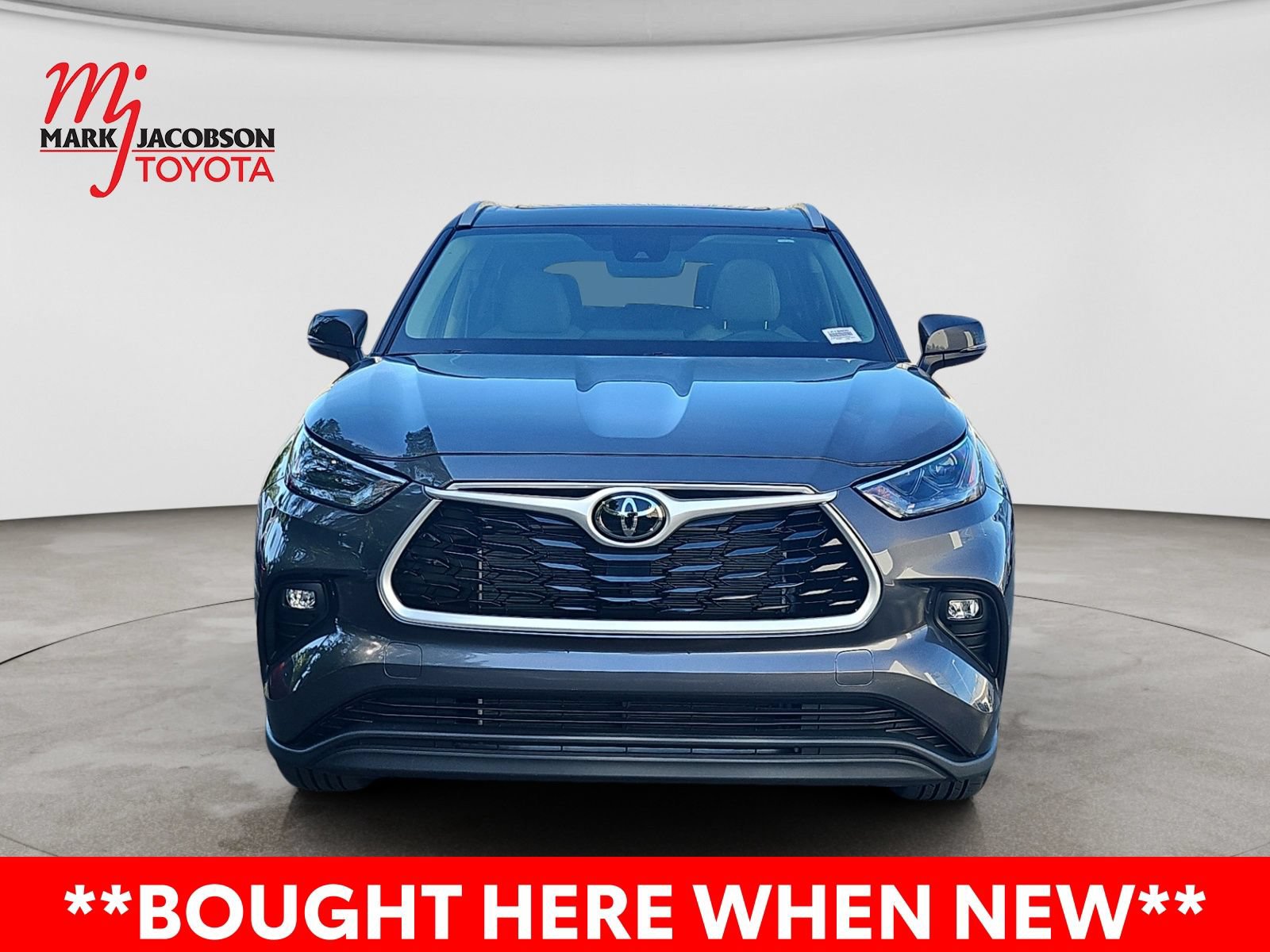 Used 2025 Toyota Highlander XLE FWD image 3