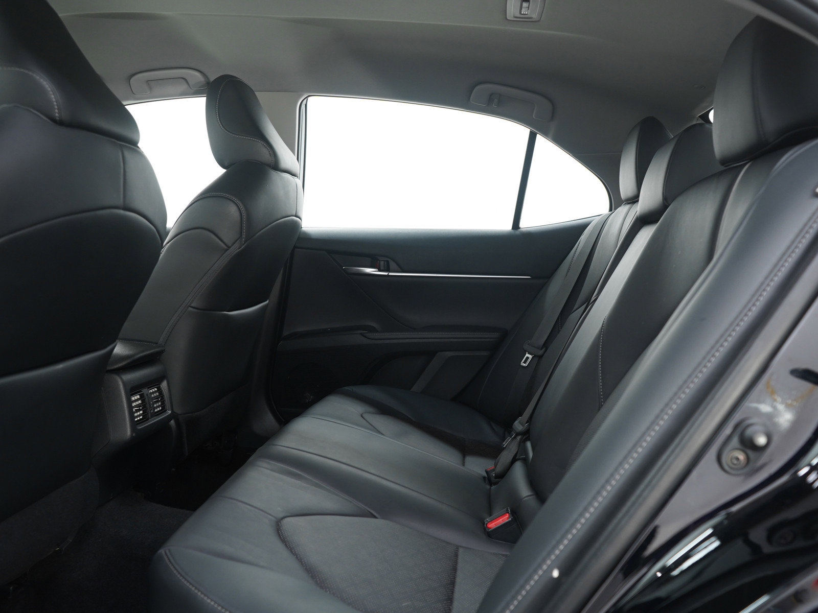 Used 2020 Toyota Camry XSE image 17