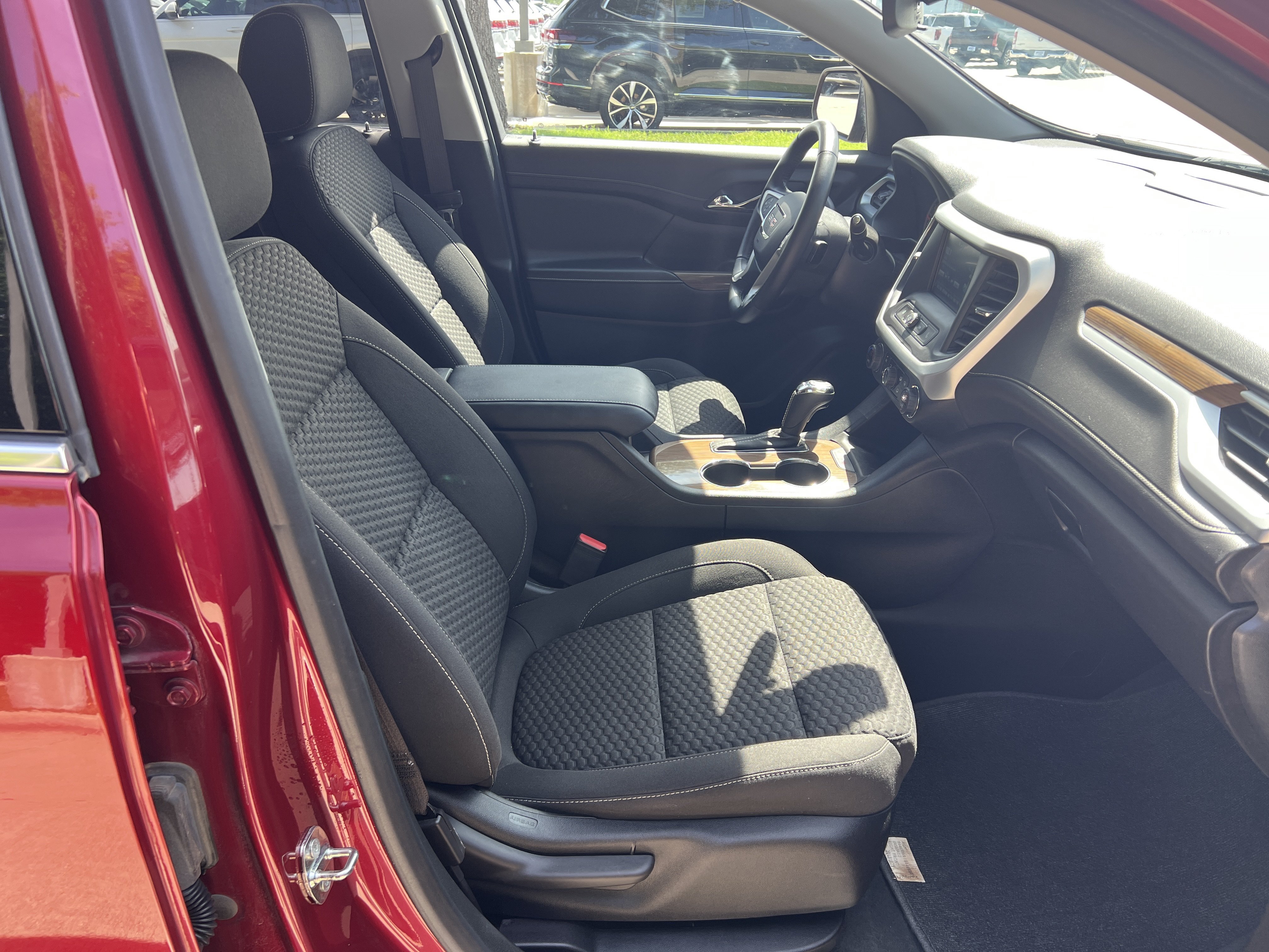 Used 2019 GMC Acadia SLE FWD image 27