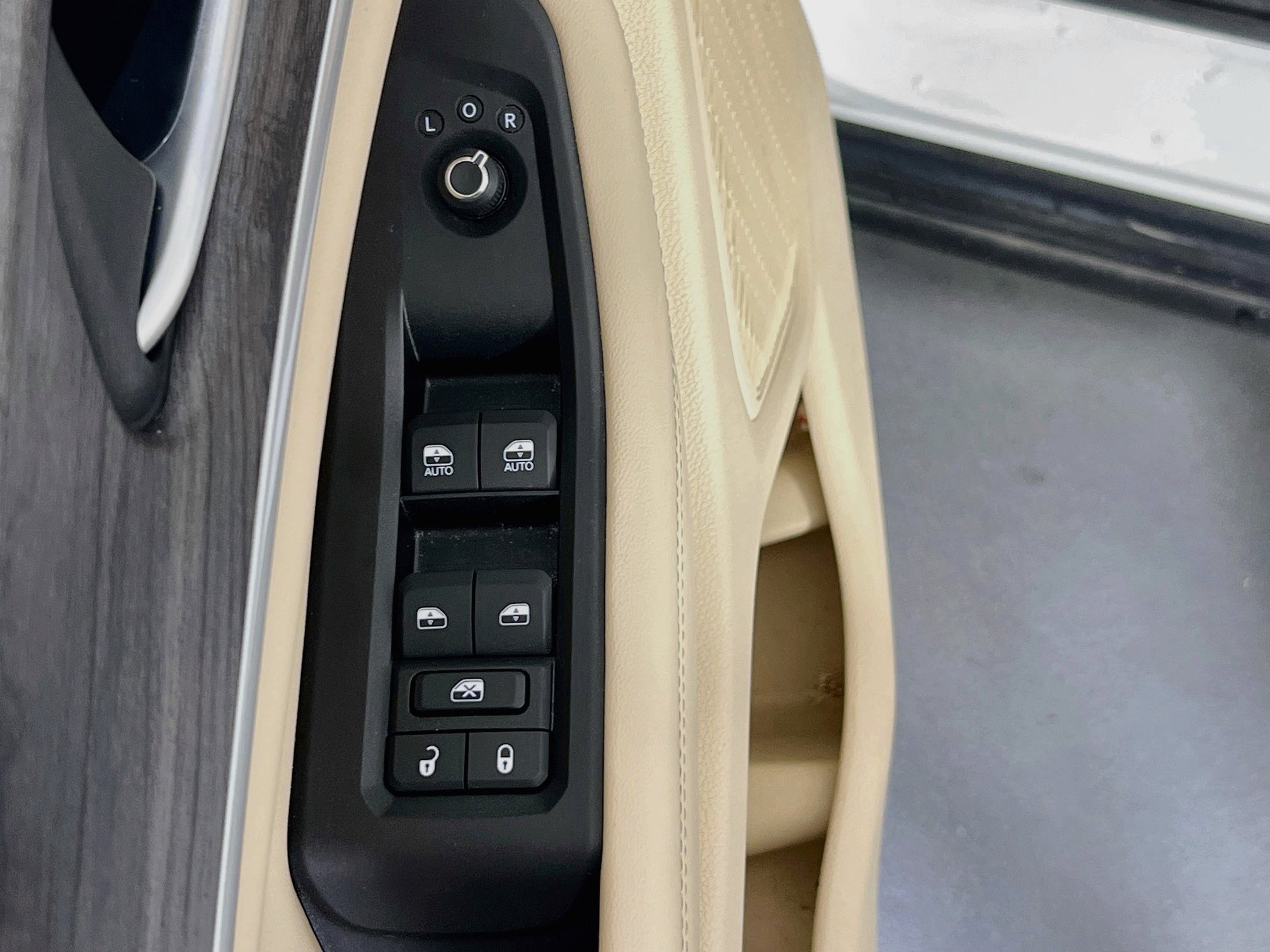 Used 2023 Jeep Grand Cherokee L Limited AWD/4WD image 18
