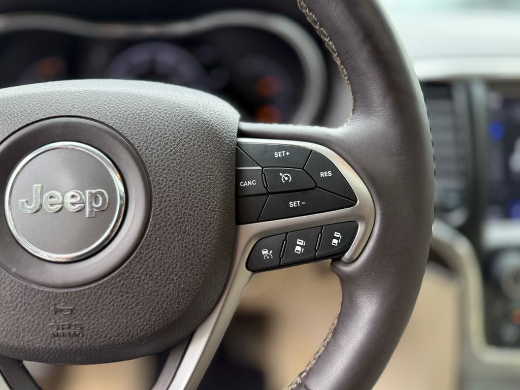 Used 2018 Jeep Grand Cherokee Overland AWD/4WD image 24