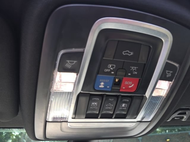 Used 2022 RAM 3500 Limited w/ Night Edition AWD/4WD image 30