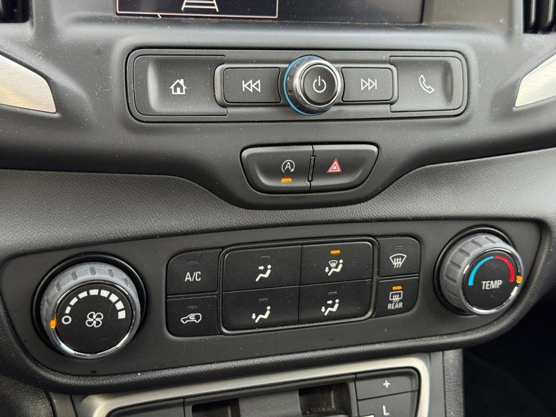 Used 2023 GMC Terrain SLE image 18