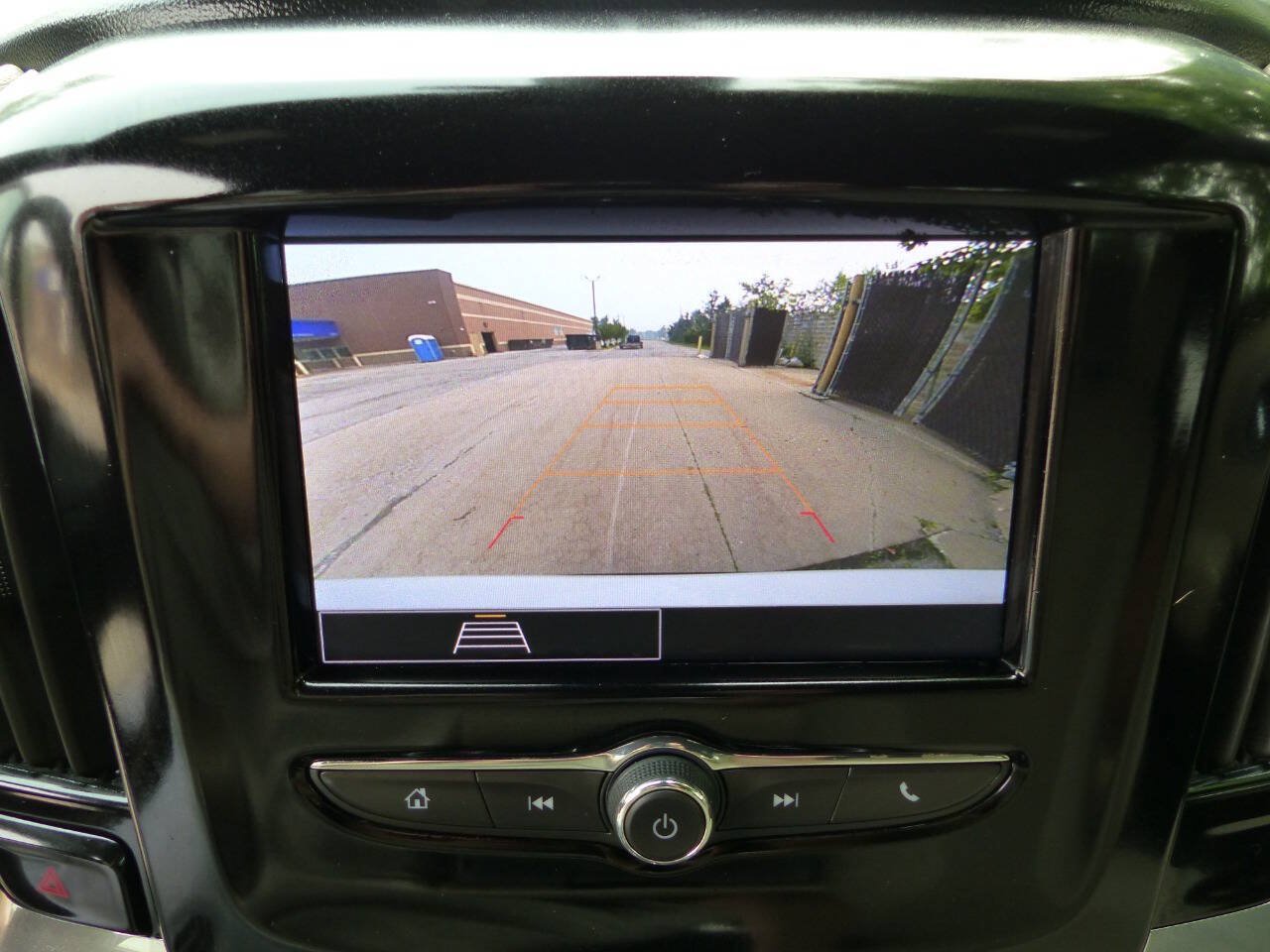 Used 2022 Chevrolet Traverse LS AWD/4WD image 29