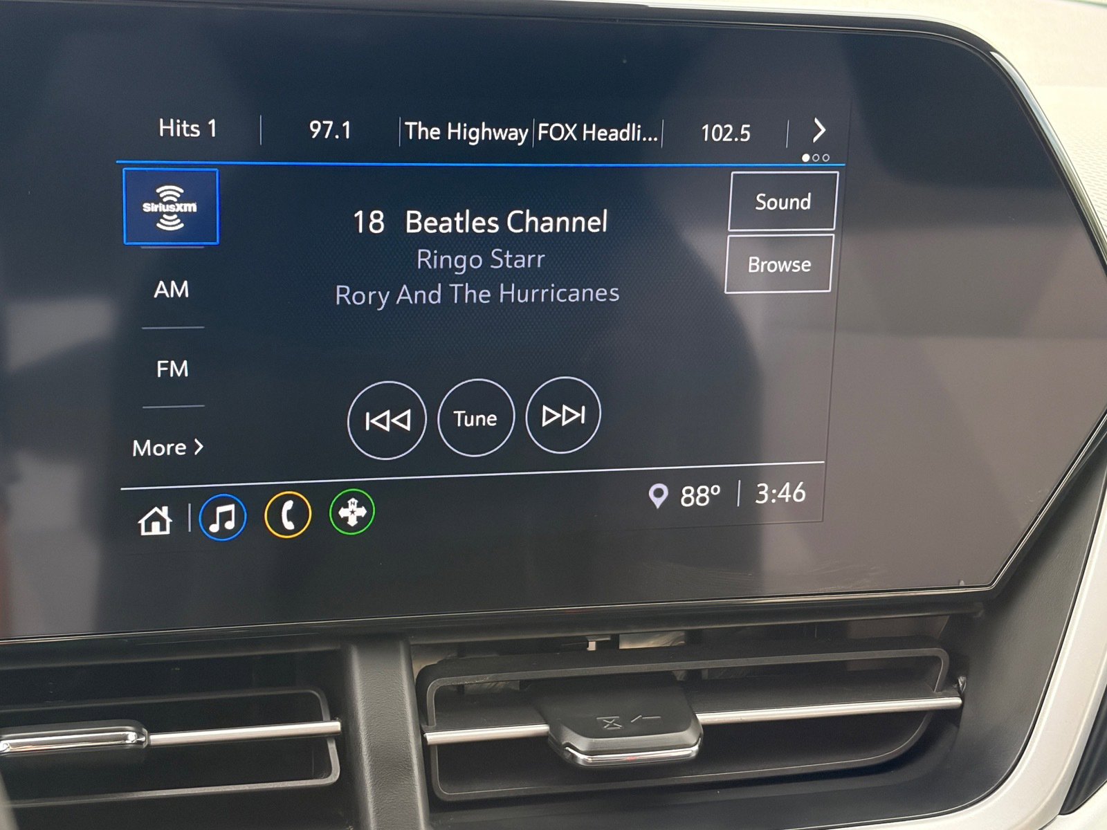 Used 2025 Chevrolet Trax LS image 22