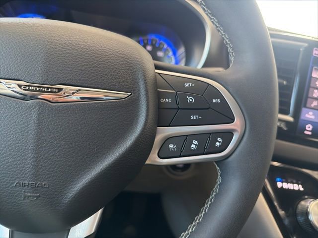 Used 2024 Chrysler Pacifica Touring-L FWD image 30