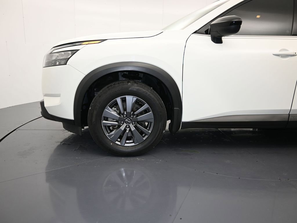 Used 2024 Nissan Pathfinder S image 10