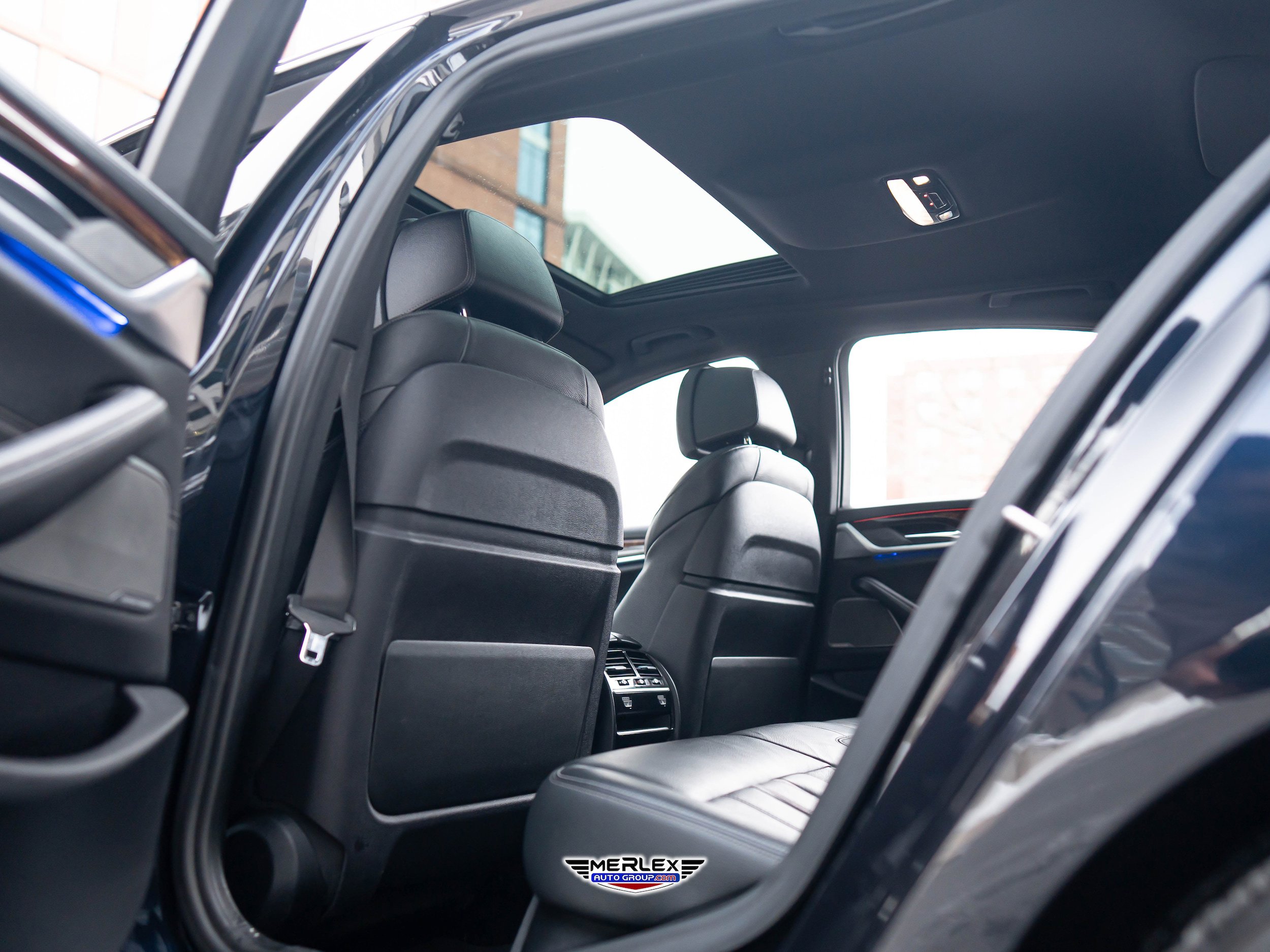 Used 2018 BMW 540i xDrive w/ M Sport Package image 21