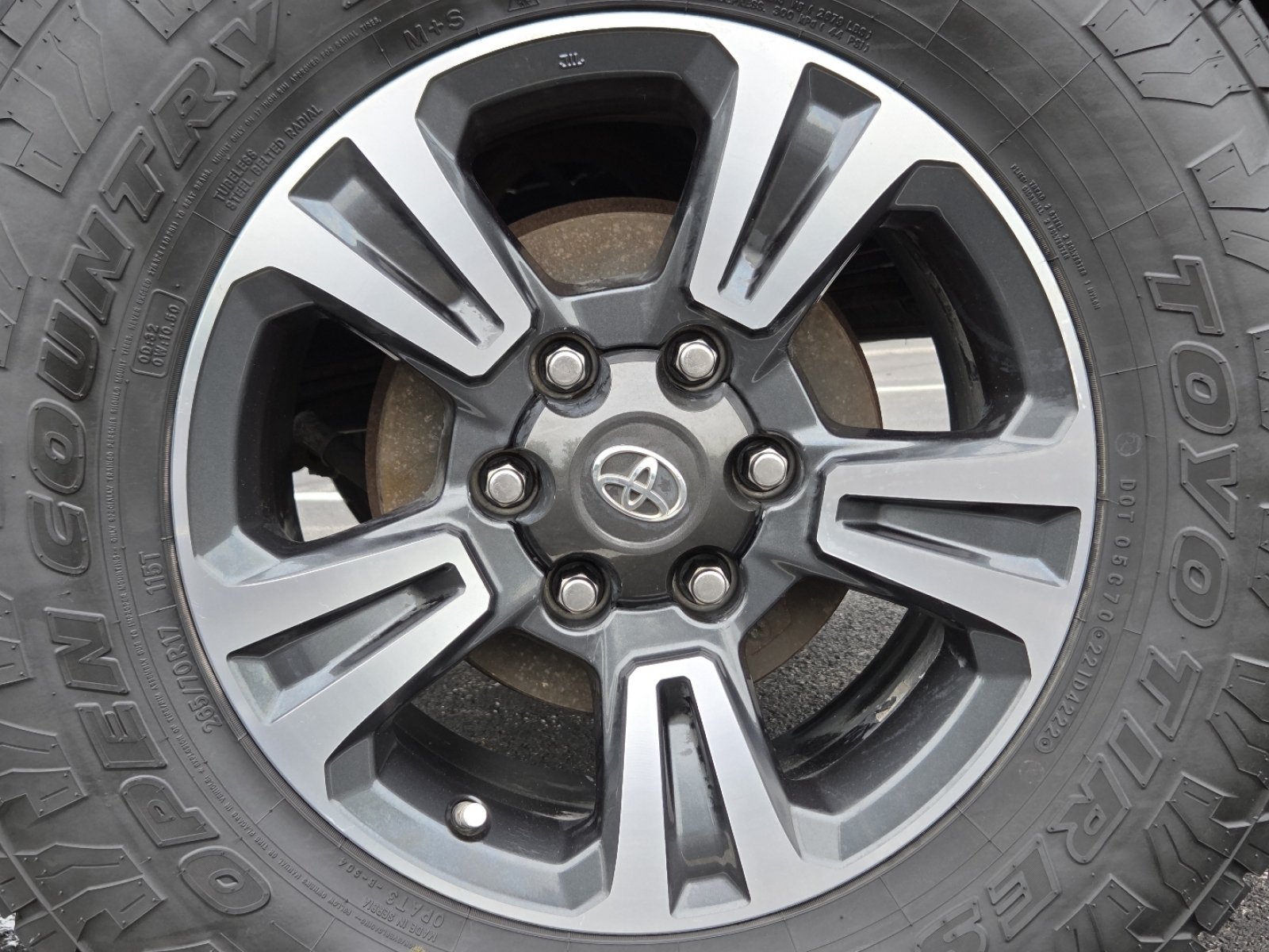 Used 2017 Toyota Tacoma TRD Sport AWD/4WD image 14