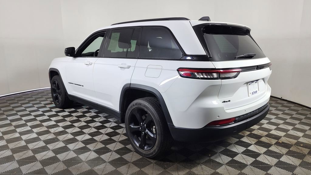 Used 2023 Jeep Grand Cherokee Altitude image 7