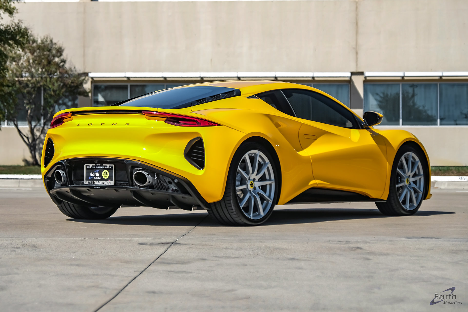 Used 2025 Lotus Emira RWD image 22