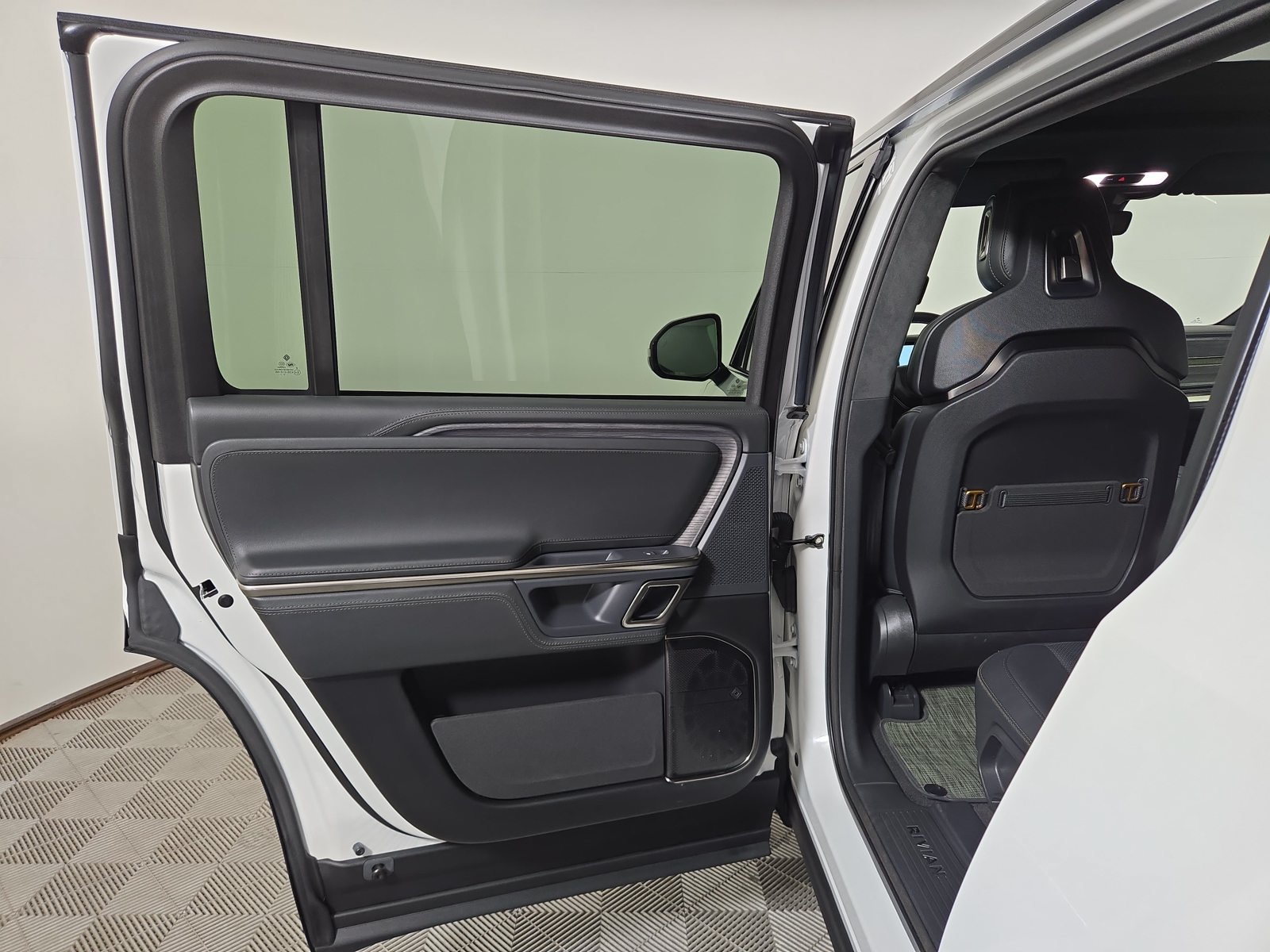 Used 2024 Rivian R1S Adventure Dual AWD/4WD image 17