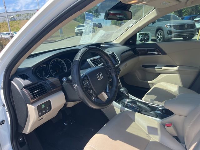 Used 2017 Honda Accord Touring image 6