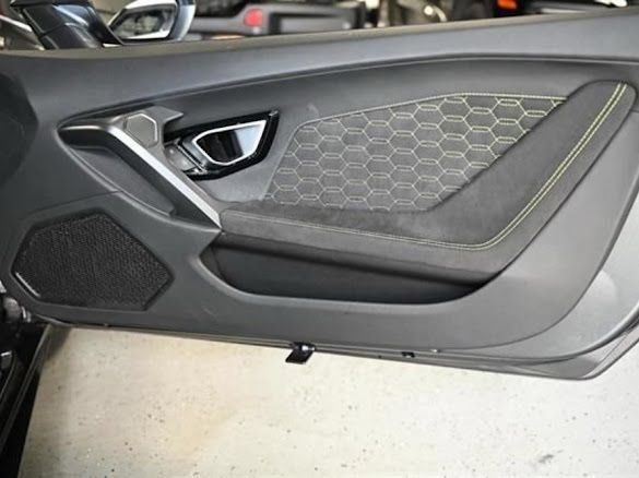 Used 2017 Lamborghini Huracan LP 580-2 RWD image 7