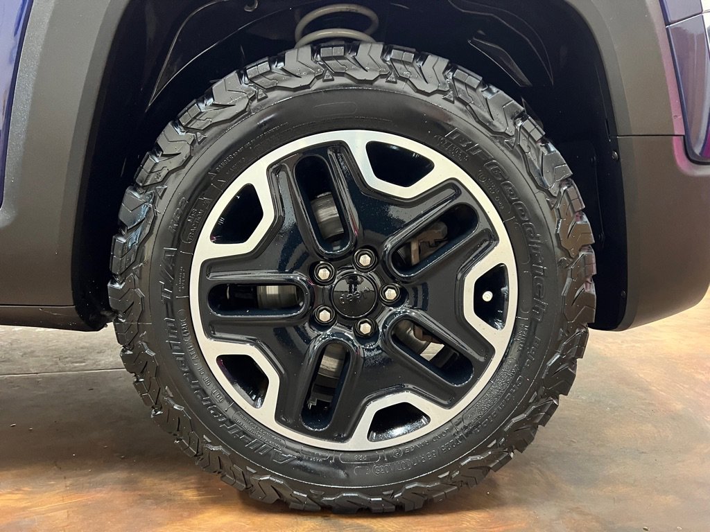 Used 2017 Jeep Renegade Trailhawk w/ Premium Trailhawk Package AWD/4WD image 11