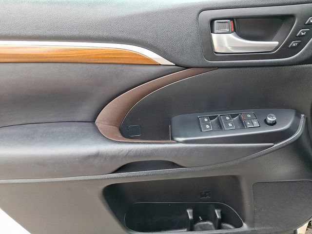 Used 2017 Toyota Highlander Limited Platinum FWD image 15