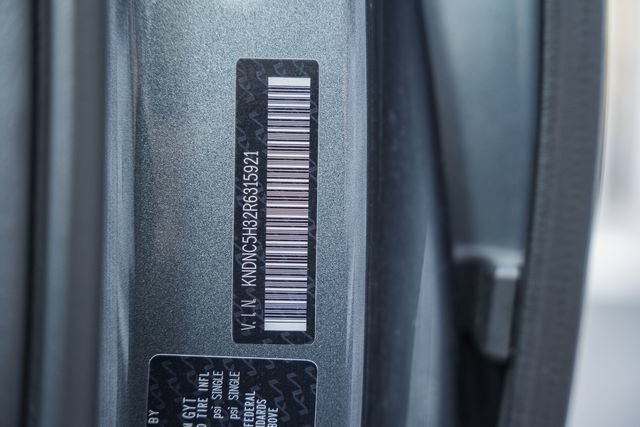 Used 2024 Kia Carnival EX FWD image 47