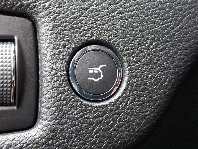 Used 2019 Jeep Cherokee Latitude Plus AWD/4WD image 26