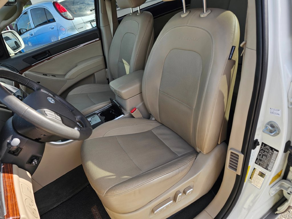 Used 2012 Hyundai Veracruz Limited w/ Entertainment Pkg FWD image 24