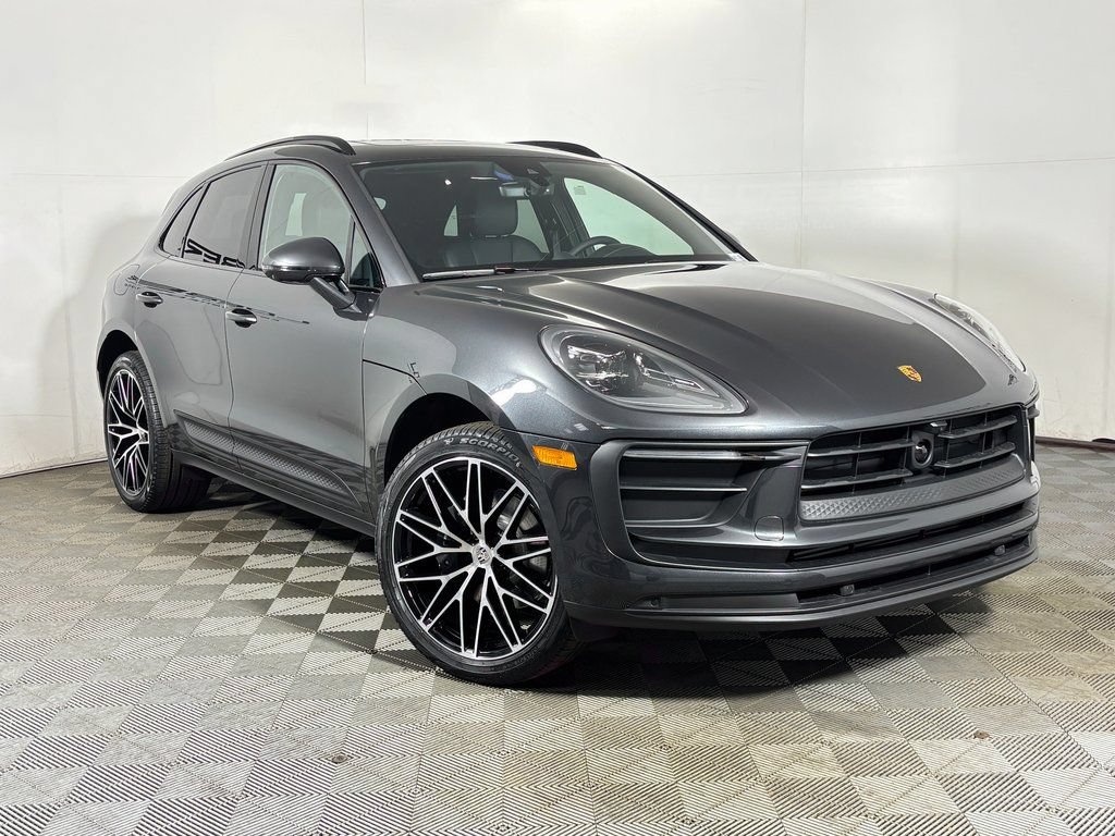 Certified 2026 Porsche Macan AWD/4WD image 9