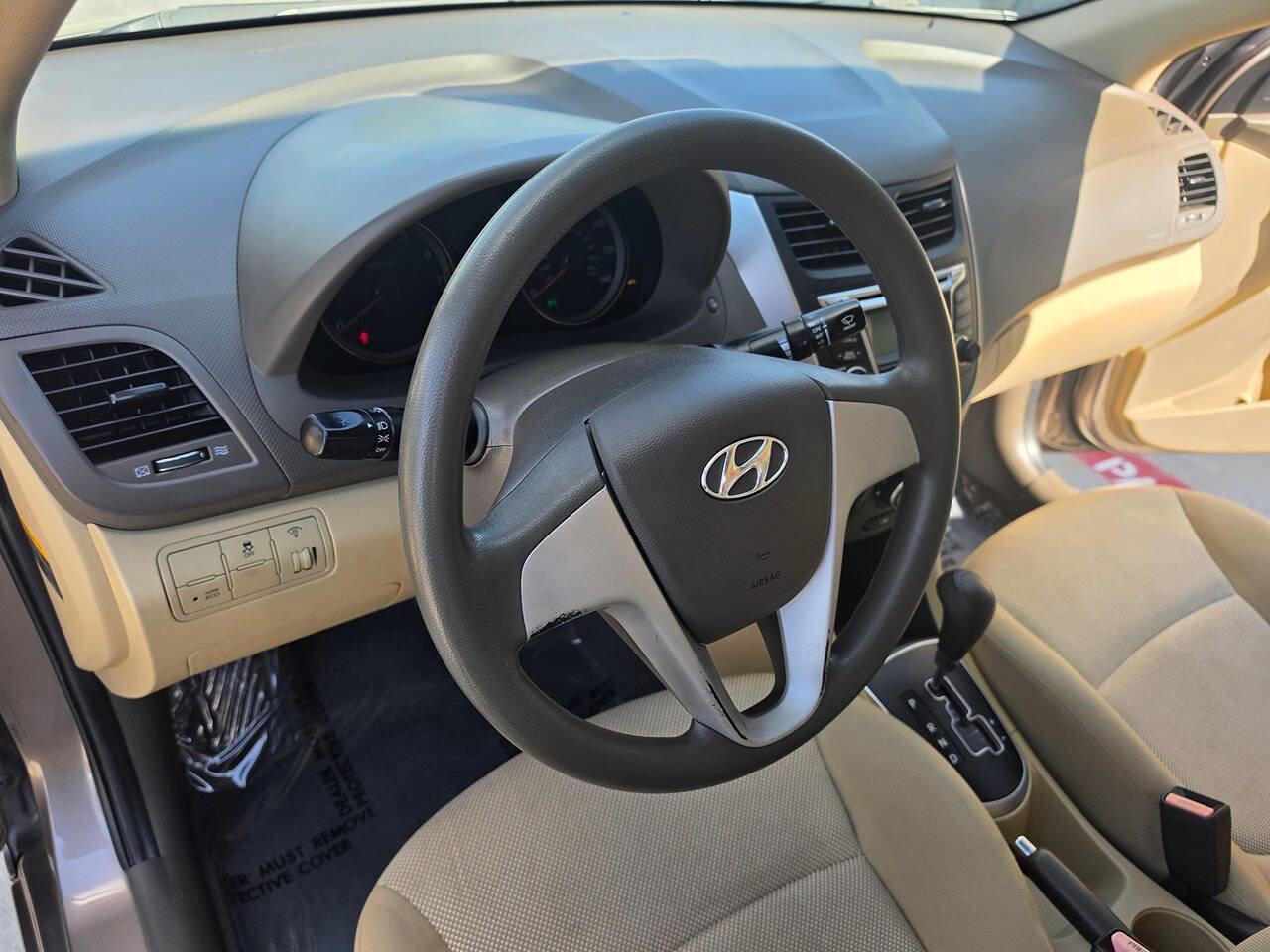 Used 2013 Hyundai Accent GLS FWD image 34