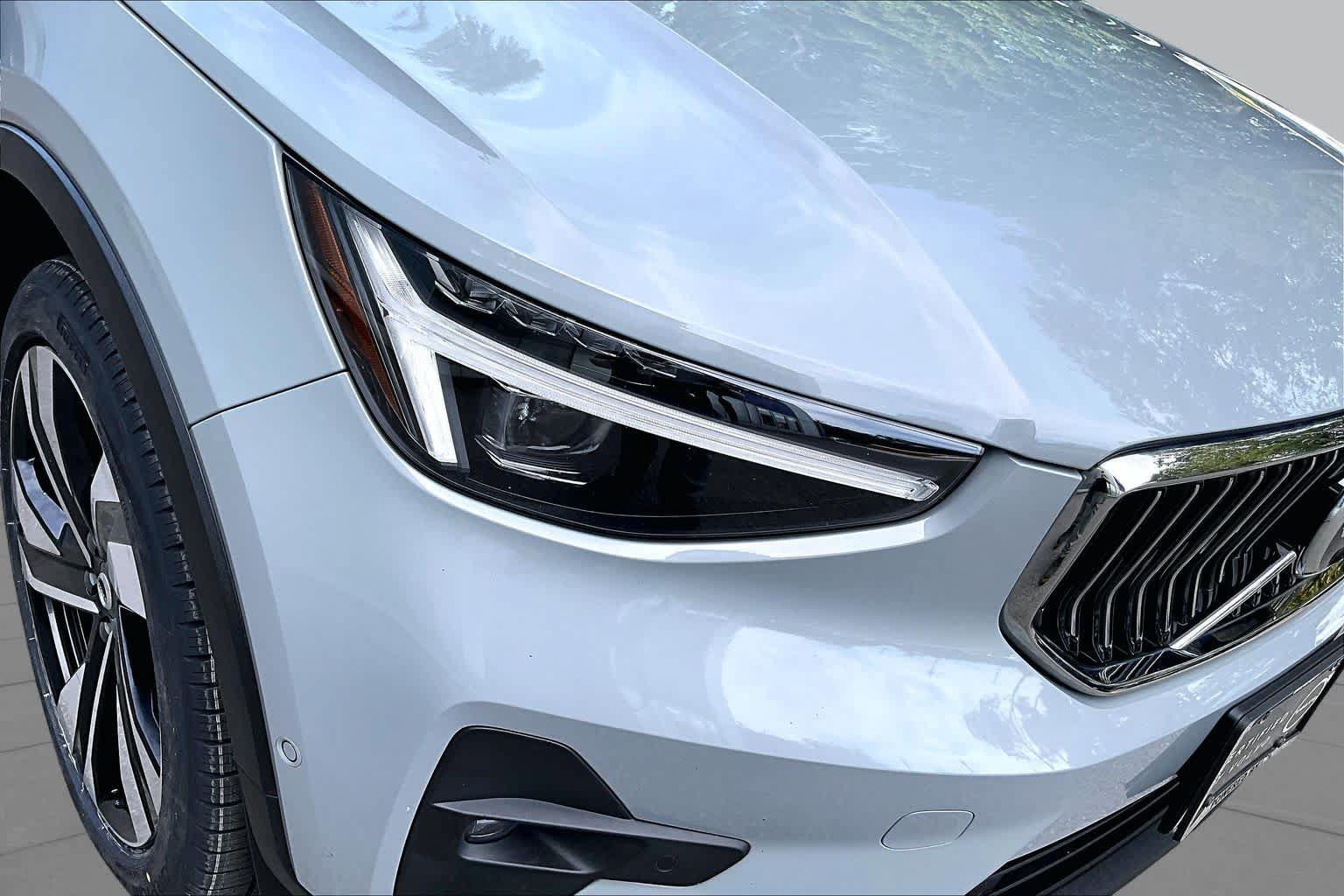 Used 2024 Volvo XC40 B5 Ultimate w/ Protection Package Premier AWD/4WD image 26