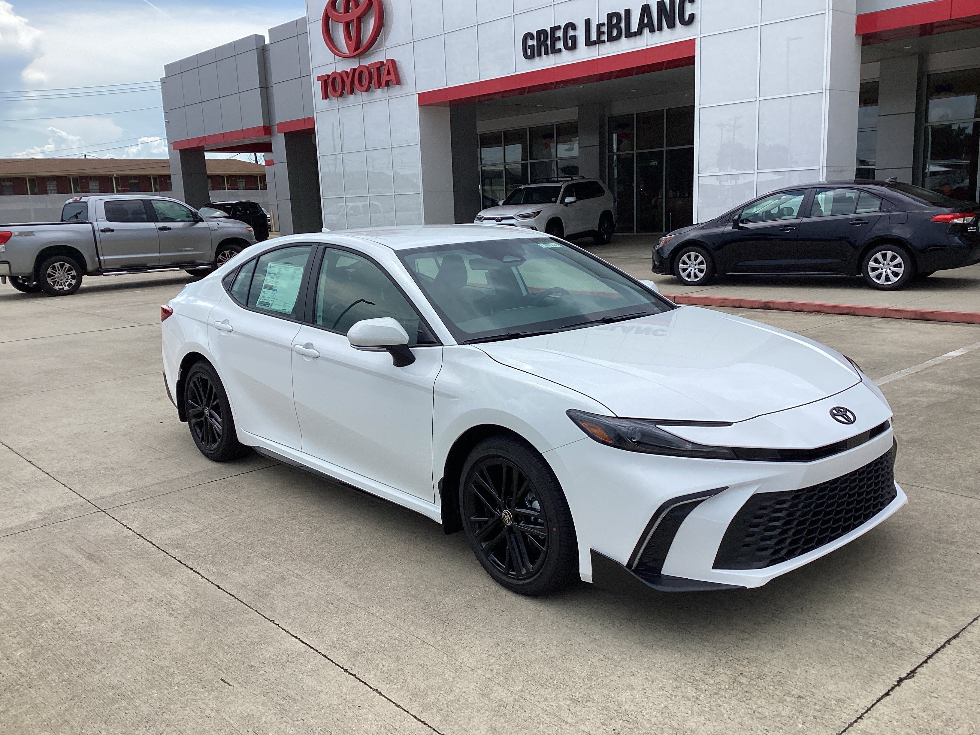 New 2026 Toyota Camry SE w/ Convenience Package FWD image 1