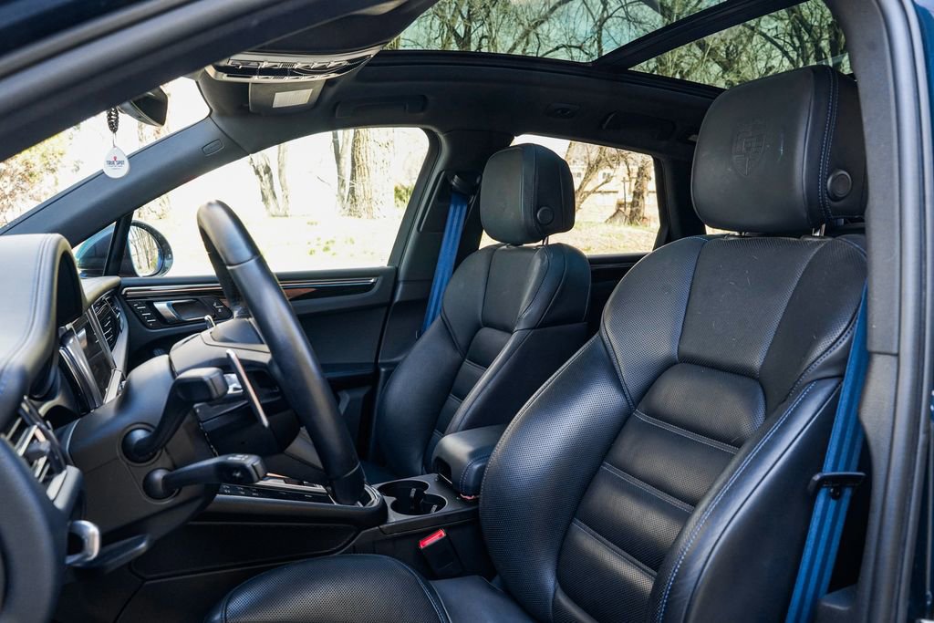 Used 2023 Porsche Macan Turbo image 15