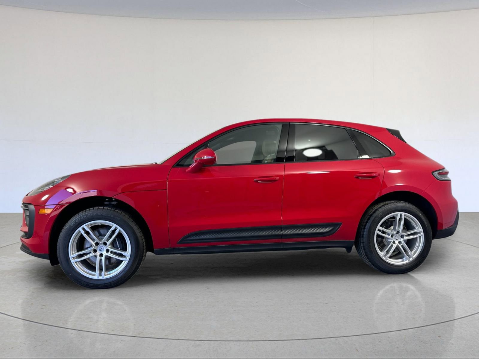 New 2026 Porsche Macan image 2