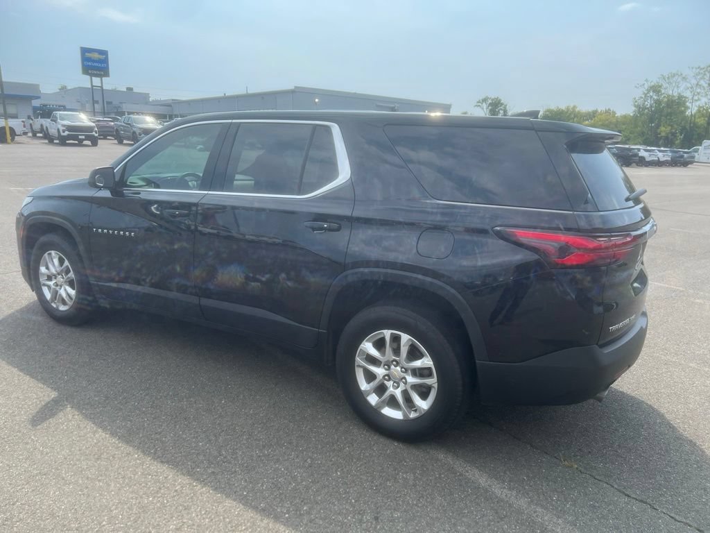 Used 2023 Chevrolet Traverse LS AWD/4WD image 2