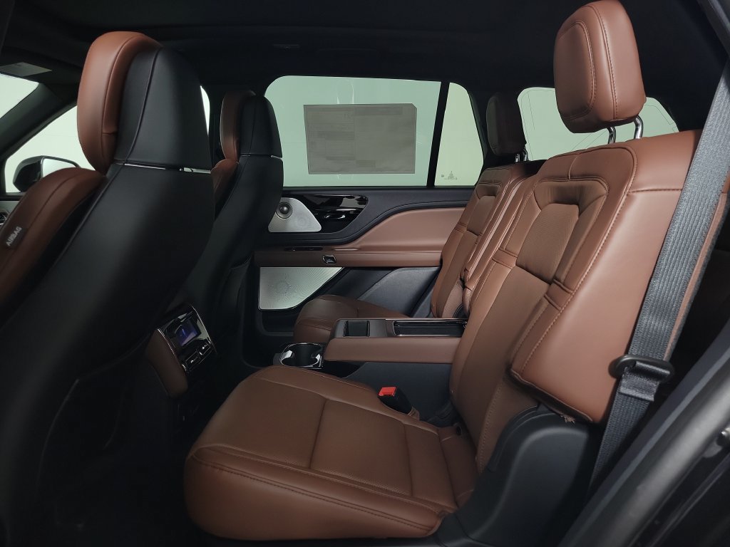 New 2026 Lincoln Aviator Reserve w/ Luxury Package RWD image 13