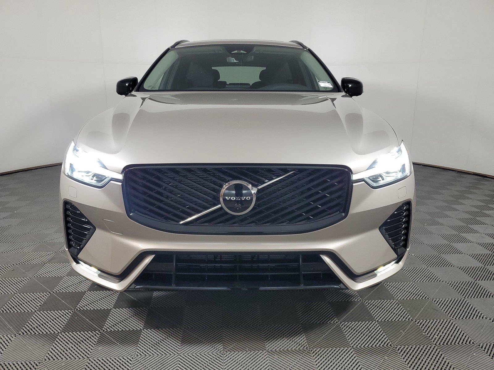 New 2026 Volvo XC60 B5 Plus w/ Climate Package AWD/4WD image 2