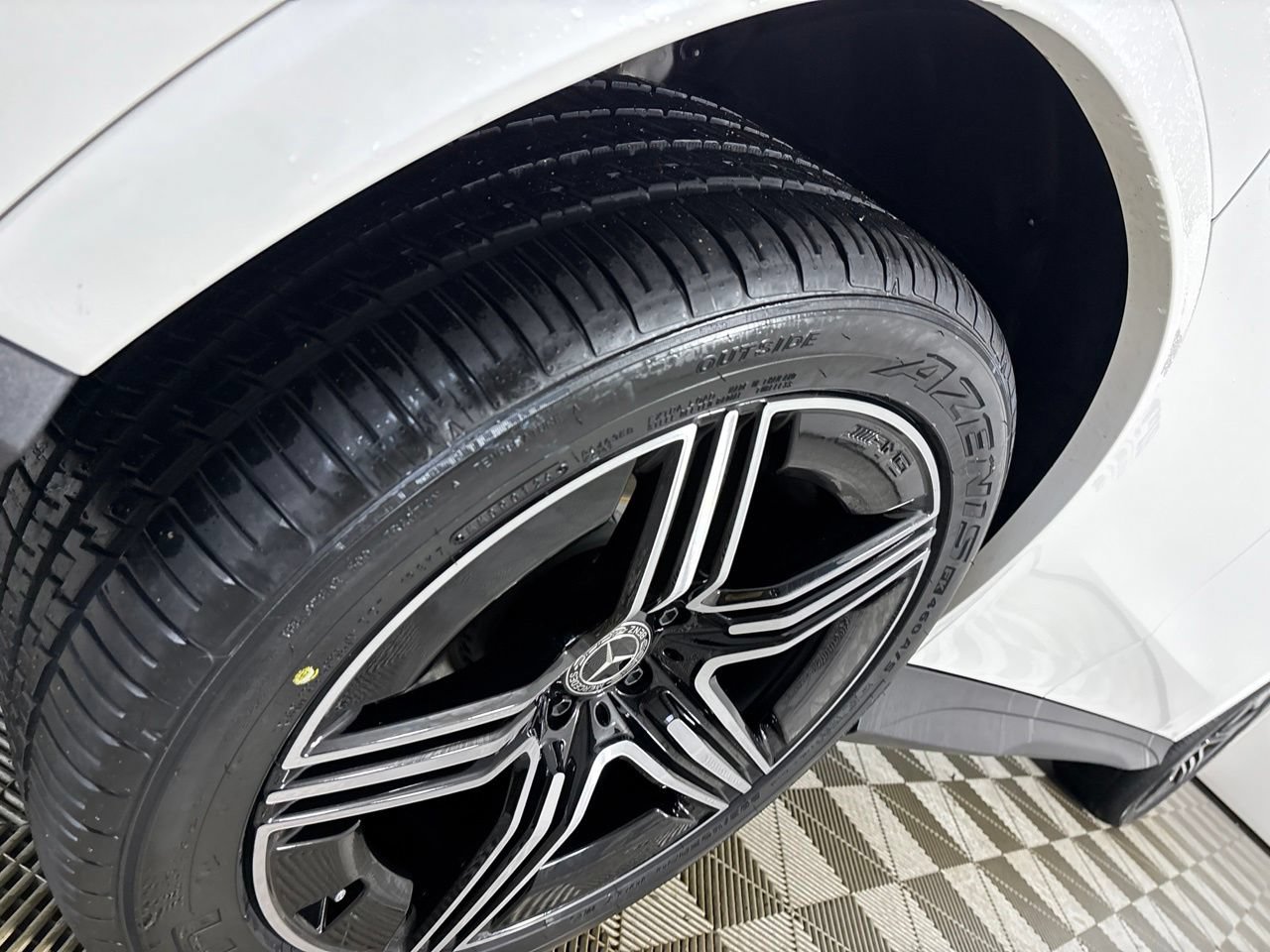 Used 2025 Mercedes-Benz GLC 300 4MATIC image 34