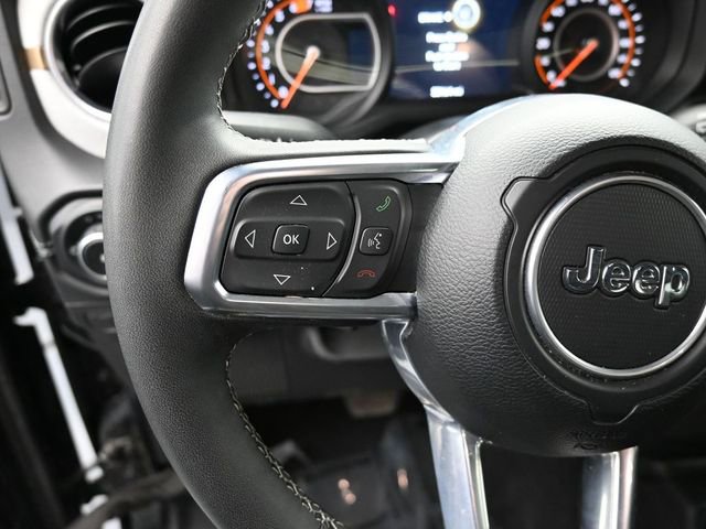 Used 2025 Jeep Wrangler Sahara image 14