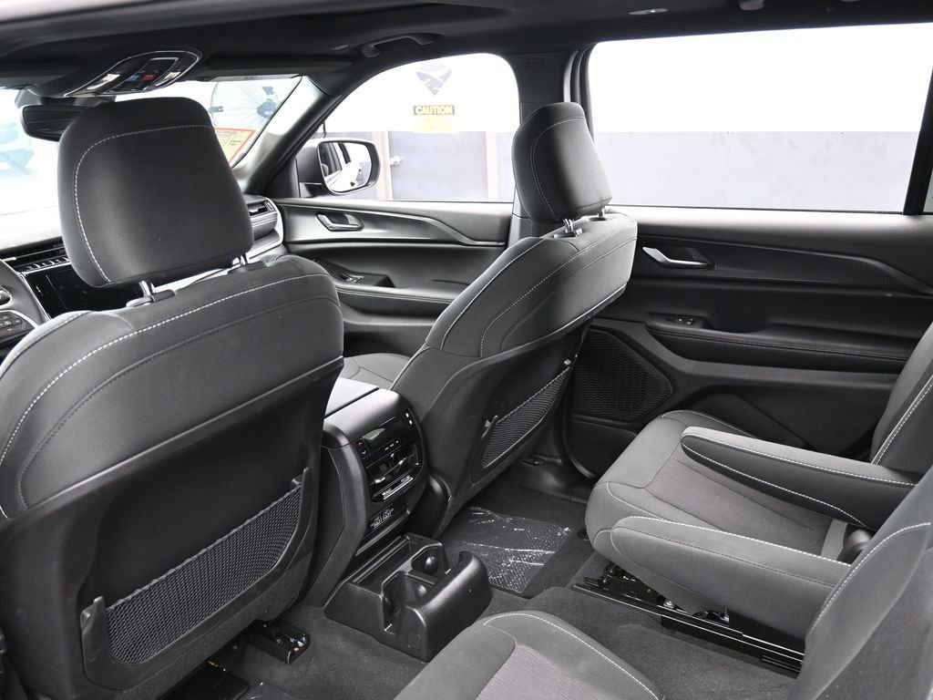 Used 2024 Jeep Grand Cherokee L Laredo image 33