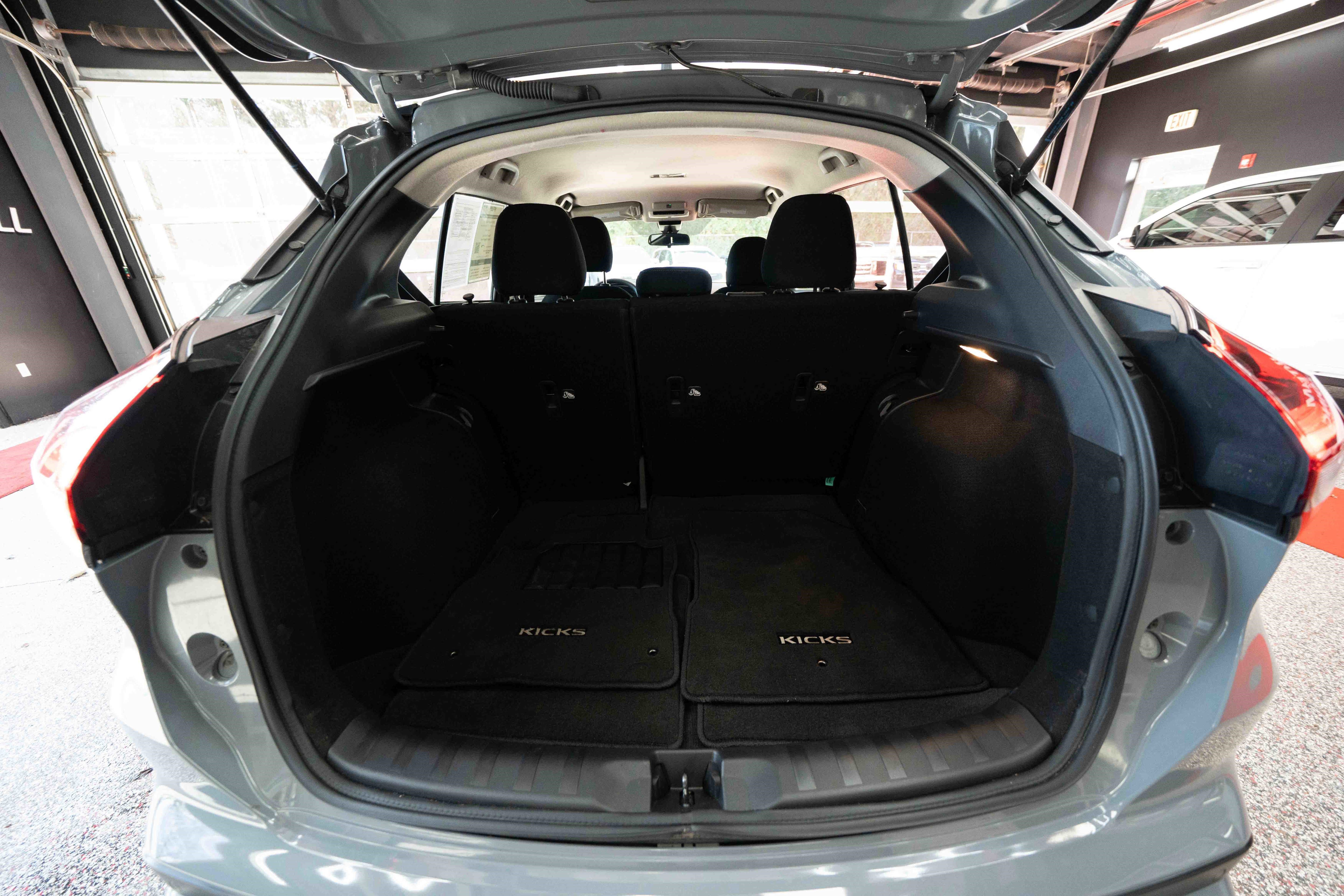 Used 2024 Nissan Kicks SV image 28