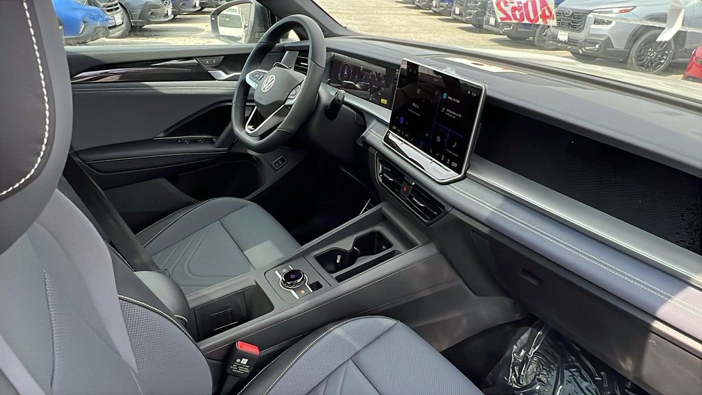 New 2026 Volkswagen Tiguan SE R-Line image 13