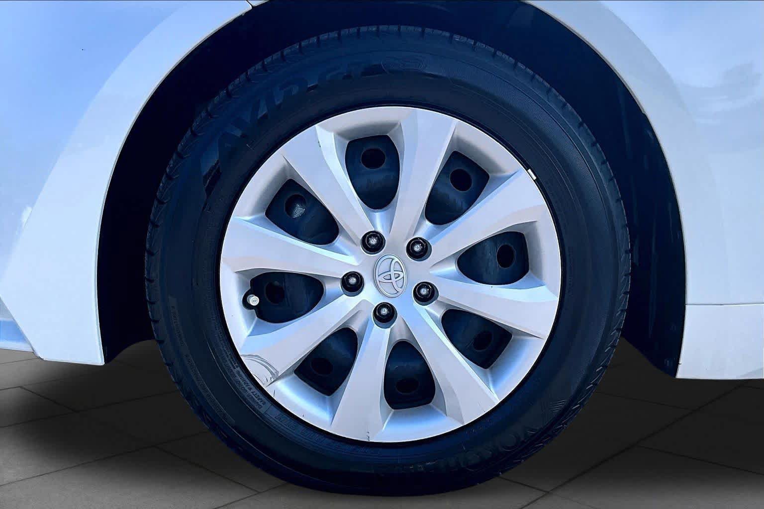 Used 2024 Toyota Corolla LE FWD image 11