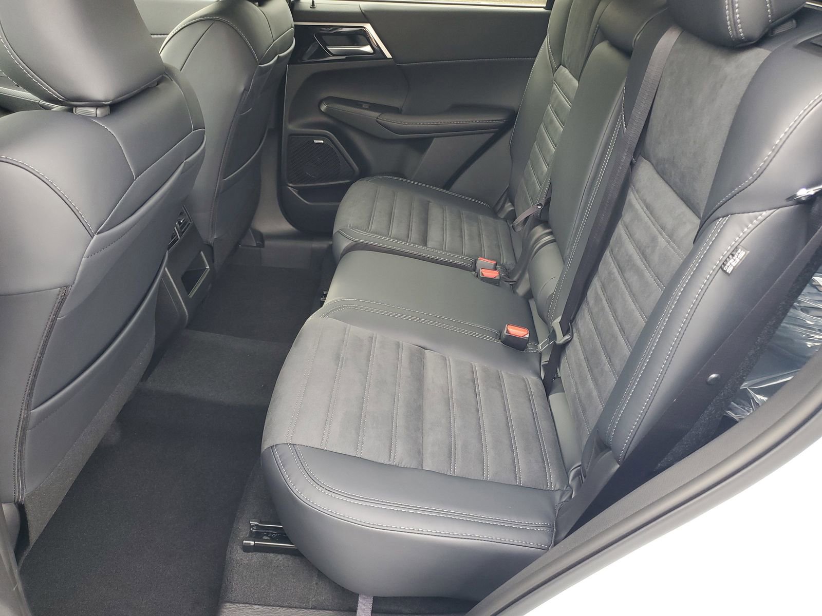 New 2026 Mitsubishi Outlander SE image 20