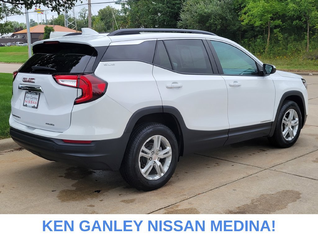 Used 2024 GMC Terrain SLE w/ Driver Convenience Package AWD/4WD image 3